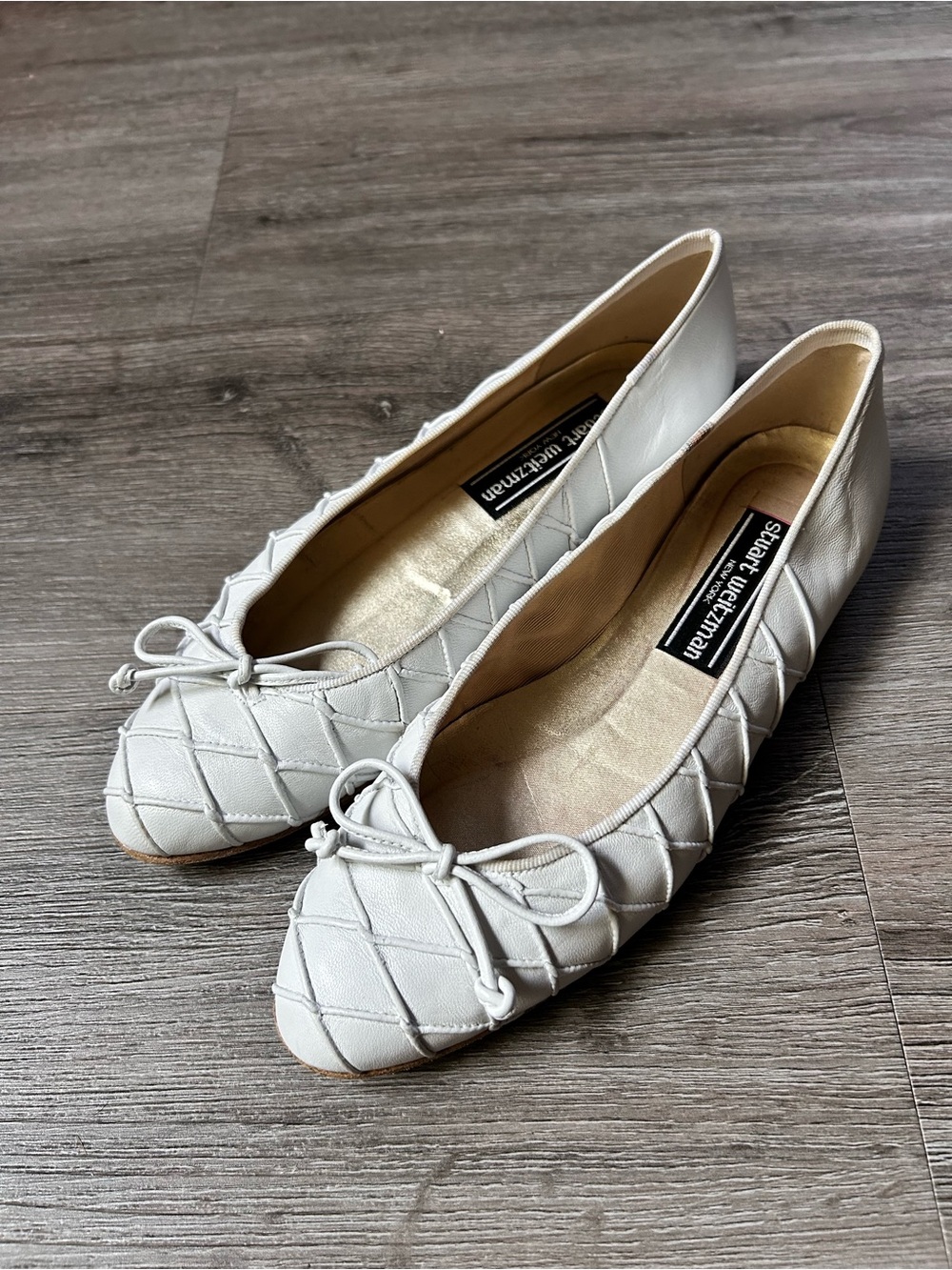 Stuart Weitzman White Quilted Leather Ballet Flat Shoes Size 6.5M / 7W Coquette